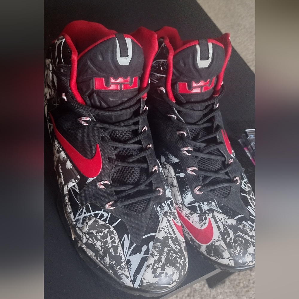 LeBron Graffiti Men's Size 11 $50
